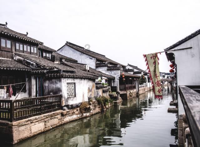 又要搜刮违约金？评论员：曼奇尼提前离场是在碰瓷解约条款